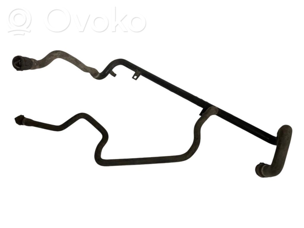 Caurulīte (-es) / šļūtene (-es)