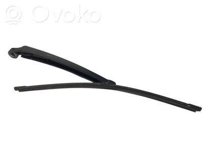 Aizmugurējā loga tīrītāja kājiņa