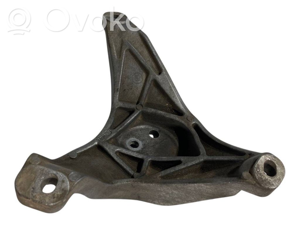 Dzinēja nostiprināšanas stiprinājums-kronšteins