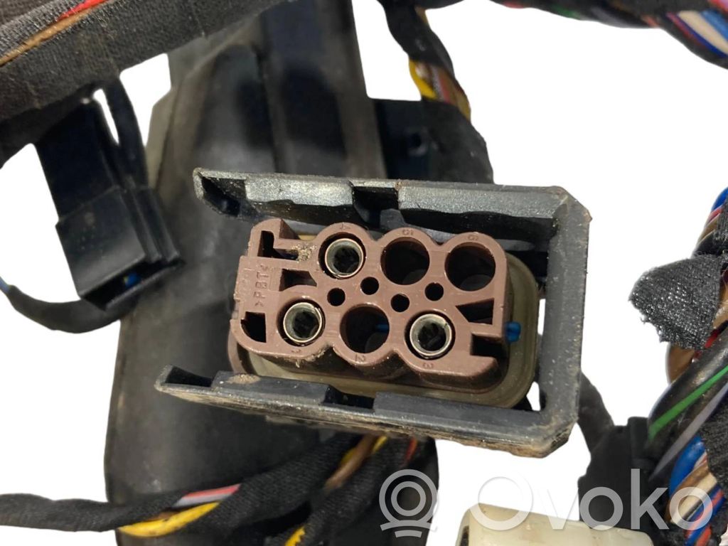 Priekšējo durvju vadu instalācija