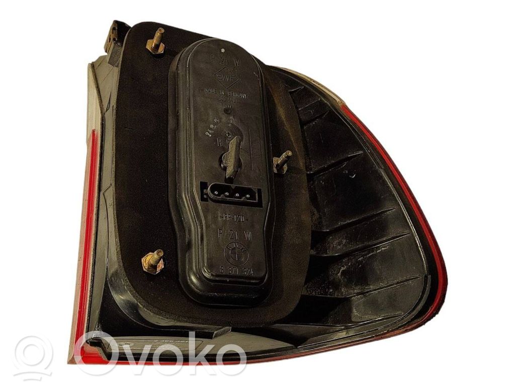 Aizmugurējais lukturis virsbūvē