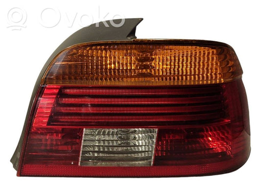 Aizmugurējais lukturis virsbūvē