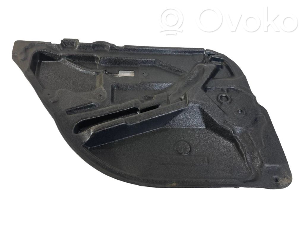 Cita veida aizmugurē durvju dekoratīvās apdares detaļas