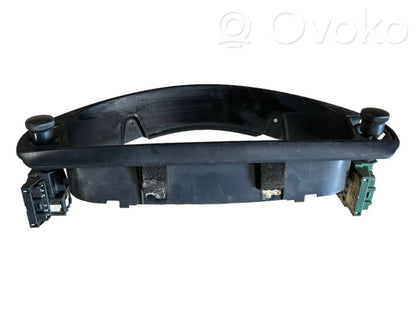 Instrumentu paneļa dekoratīvā apdare