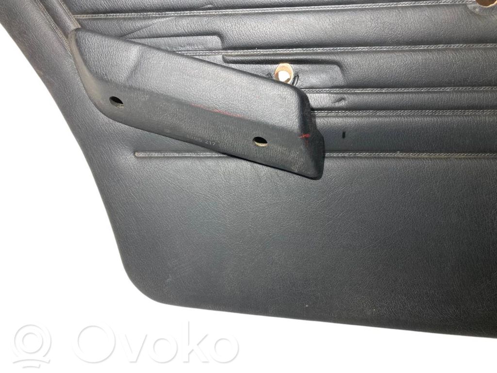 Apšuvums aizmugurējām durvīm