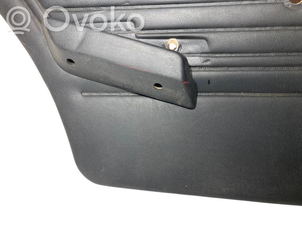 Apšuvums aizmugurējām durvīm