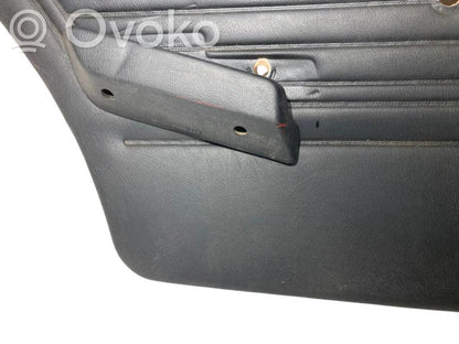 Apšuvums aizmugurējām durvīm