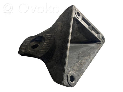 Engine mounting bracket