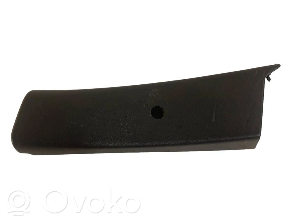 (C) statņa dekoratīvā apdare