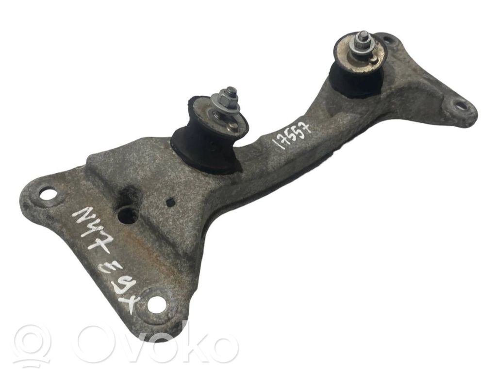 Transmission mounting bracket