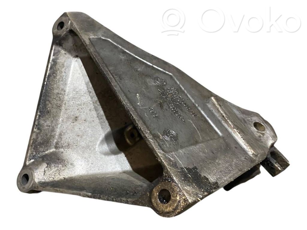 Dzinēja nostiprināšanas stiprinājums-kronšteins