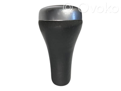 Ātrumu pārslēgšanas sviras dekoratīvā apdare (āda, uzgalis)