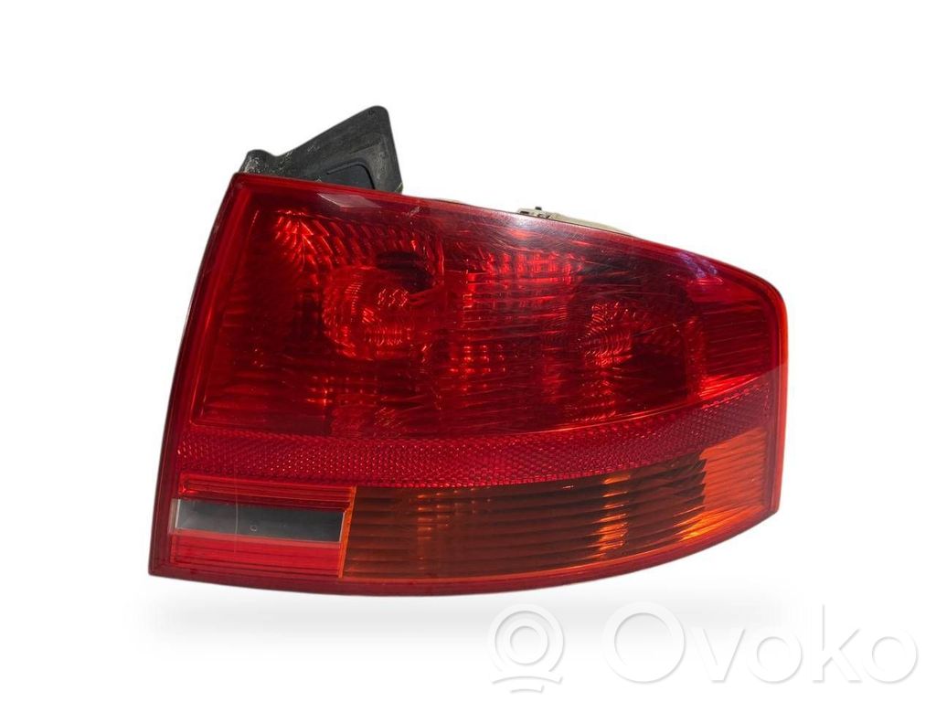 Aizmugurējais lukturis virsbūvē