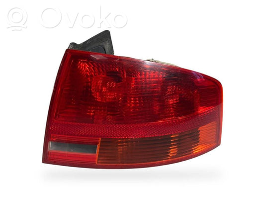 Aizmugurējais lukturis virsbūvē