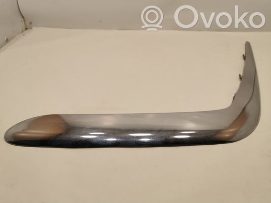 Priekšpusē dekoratīva bampera uzlikas