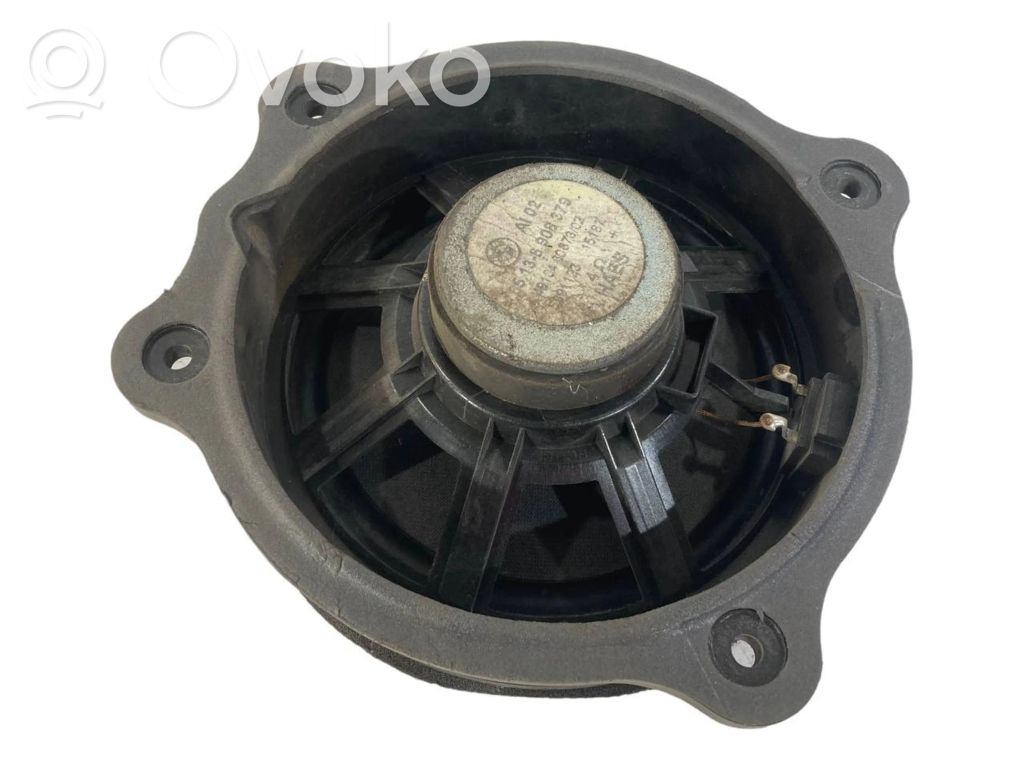 Skaļrunis (-i) priekšējās durvīs