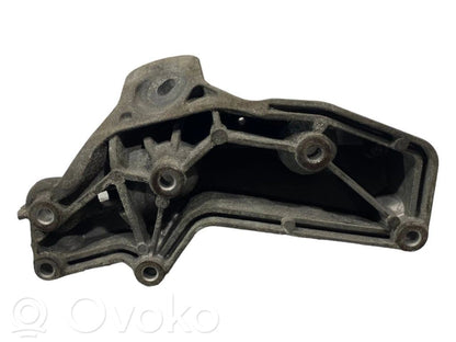Engine mounting bracket