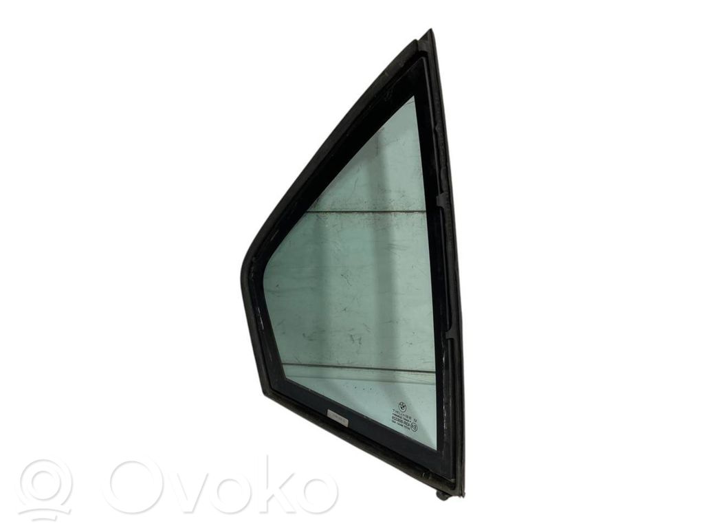 Mazais stikls "A" aizmugurējās durvīs