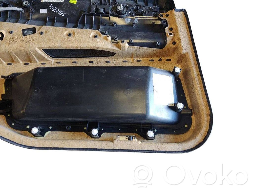 Apšuvums aizmugurējām durvīm