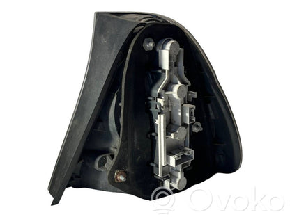 Задний фонарь в кузове