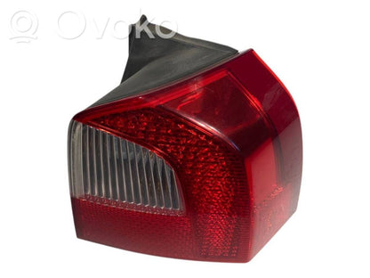 Задний фонарь в кузове