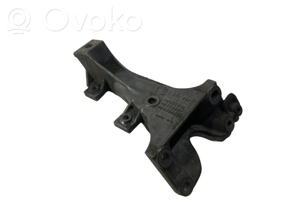 Dzinēja nostiprināšanas stiprinājums-kronšteins