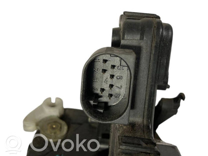 Aizmugurē slēdzene