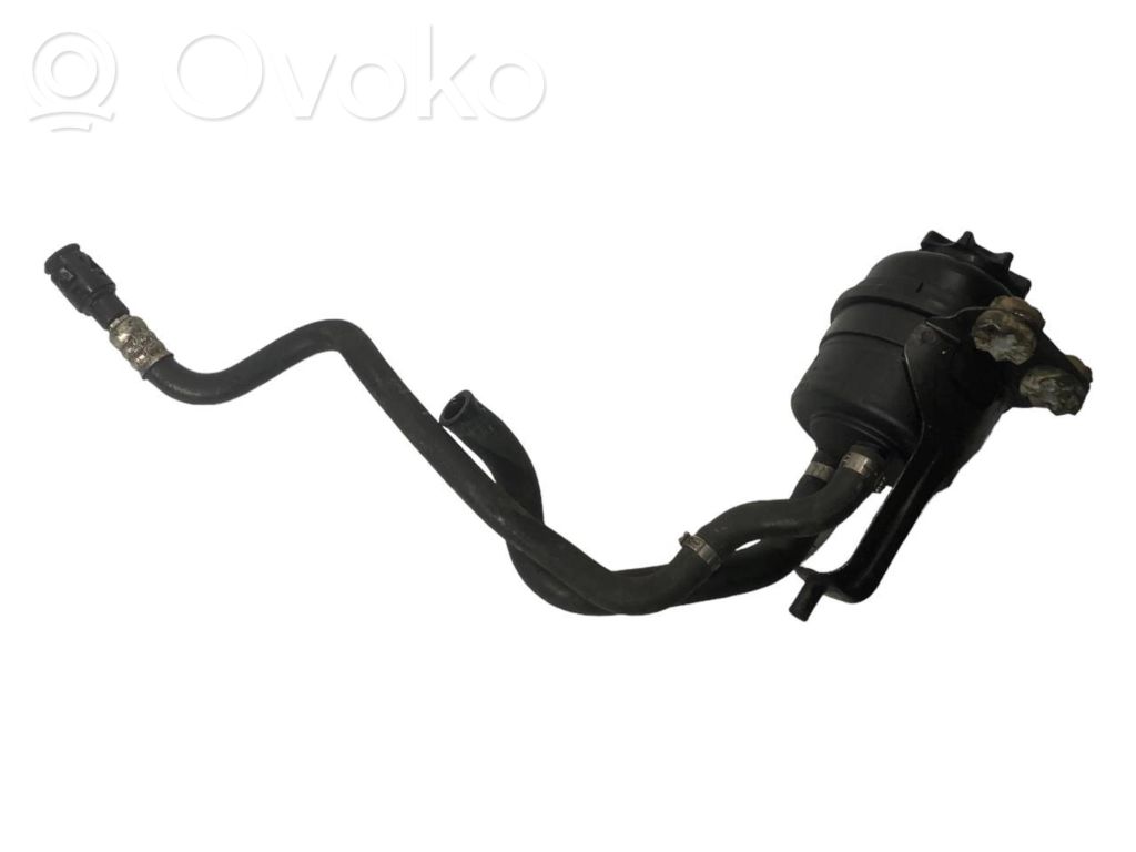 Stūres pastiprinātāja šķidruma tvertne