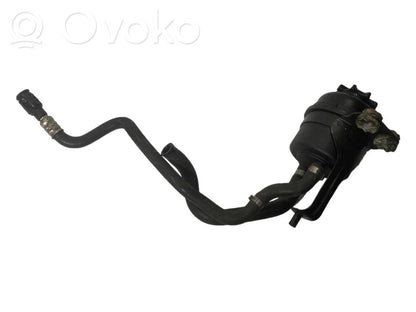 Stūres pastiprinātāja šķidruma tvertne