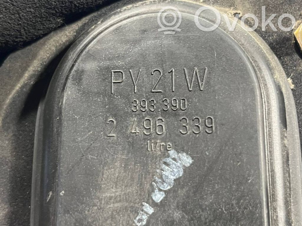 Aizmugurējais lukturis virsbūvē