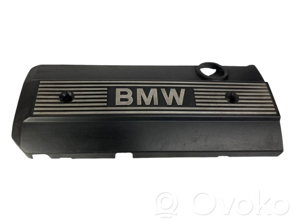 Dzinēja pārsegs (dekoratīva apdare)