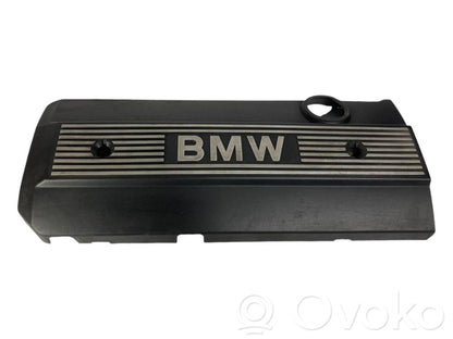 Dzinēja pārsegs (dekoratīva apdare)