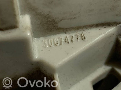 Aizmugurējā luktura detaļa