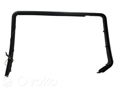 Aizmugurējā stikla apdare