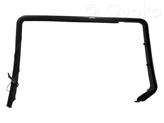 Aizmugurējā stikla apdare