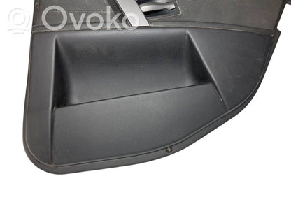 Apšuvums aizmugurējām durvīm