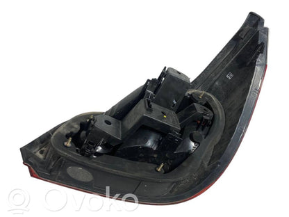 Aizmugurējais lukturis virsbūvē