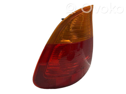 Aizmugurējais lukturis virsbūvē