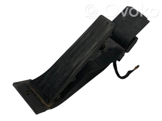 Педаль акселератора