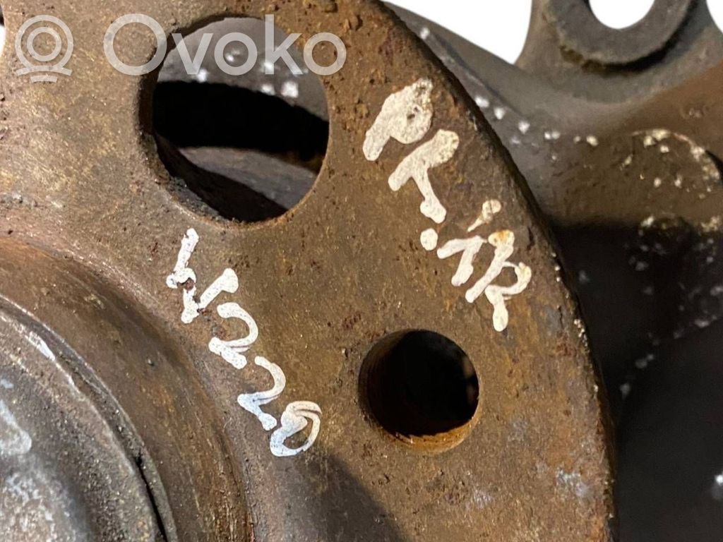 Priekšējā riteņa rumbas vārpstas šarnīrs (stupica, capfa)