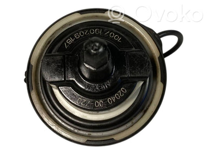 Screw-on fuel tank cap