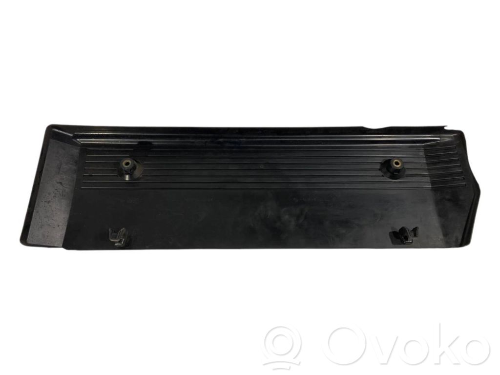 Dzinēja pārsegs (dekoratīva apdare)