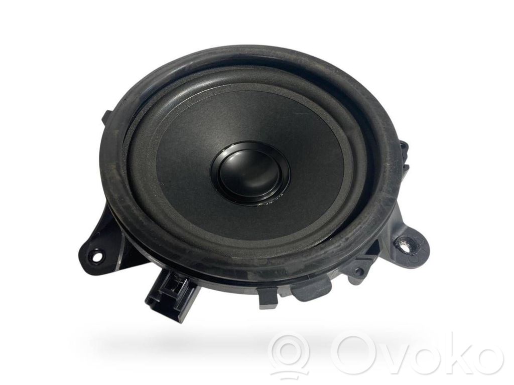 Skaļrunis (-i) priekšējās durvīs