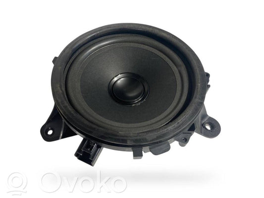 Skaļrunis (-i) priekšējās durvīs