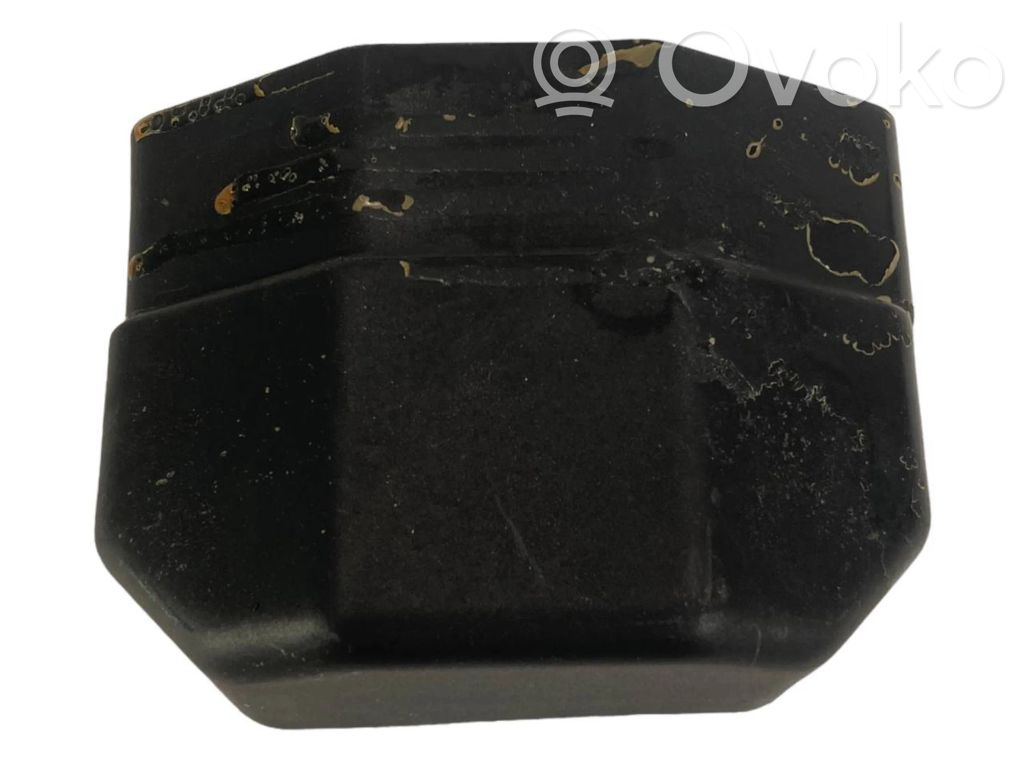 Cita veida dzinēja nodalījuma detaļa