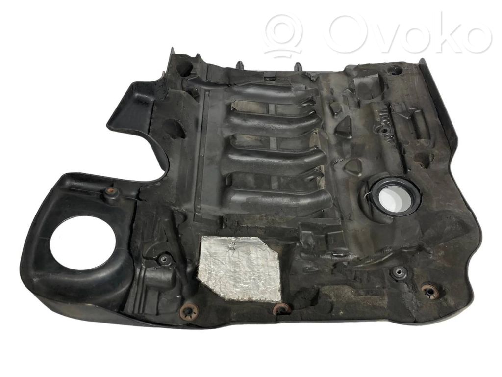 Dzinēja pārsegs (dekoratīva apdare)