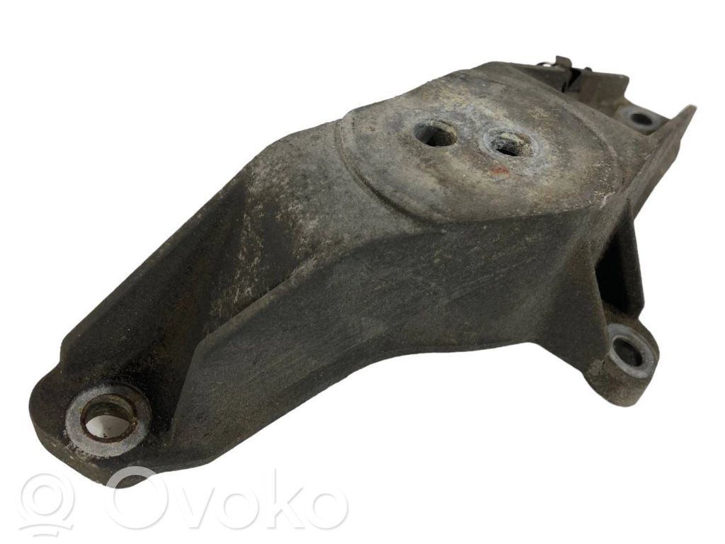 Engine mounting bracket