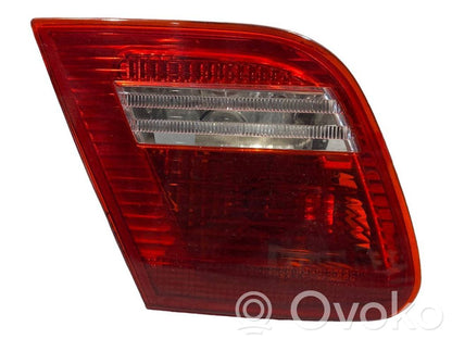 Aizmugurējais lukturis pārsegā