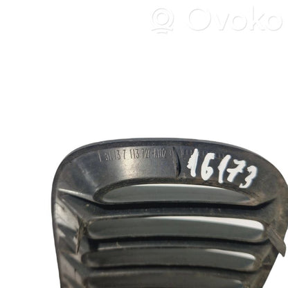 Dzinēja pārsega dekoratīvais režģis