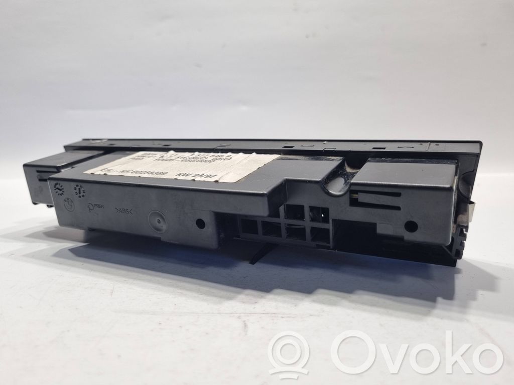 Gaisa kondicioniera / klimata kontroles / salona apsildes vadības bloks (salonā)